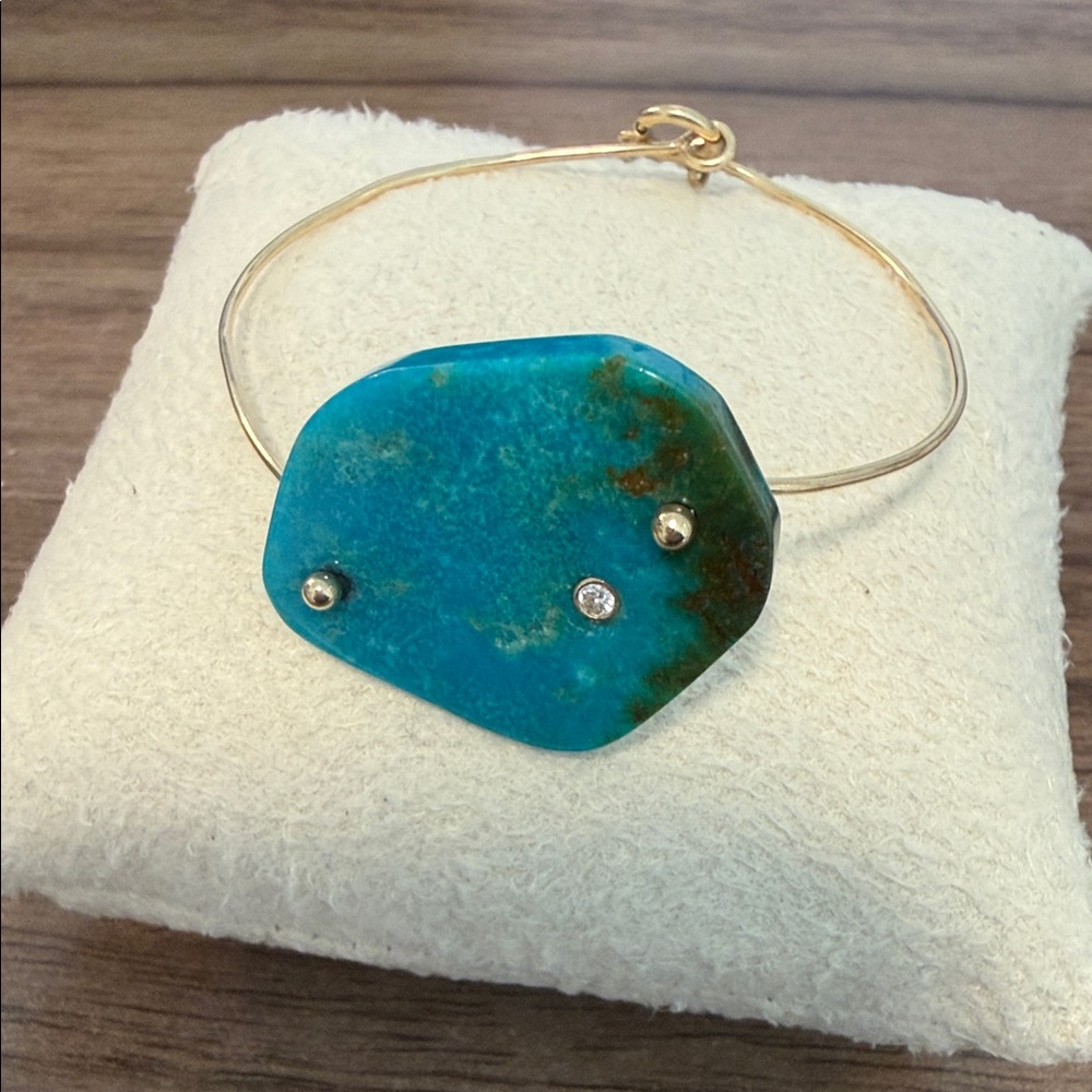 Elegant Gold and Turquoise Bracelet